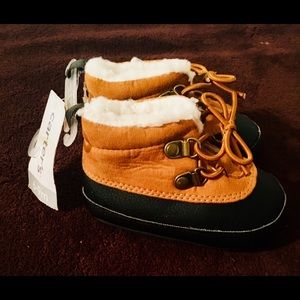 BRAND NEW Carter’s Infant Boots Sz 6-9mth